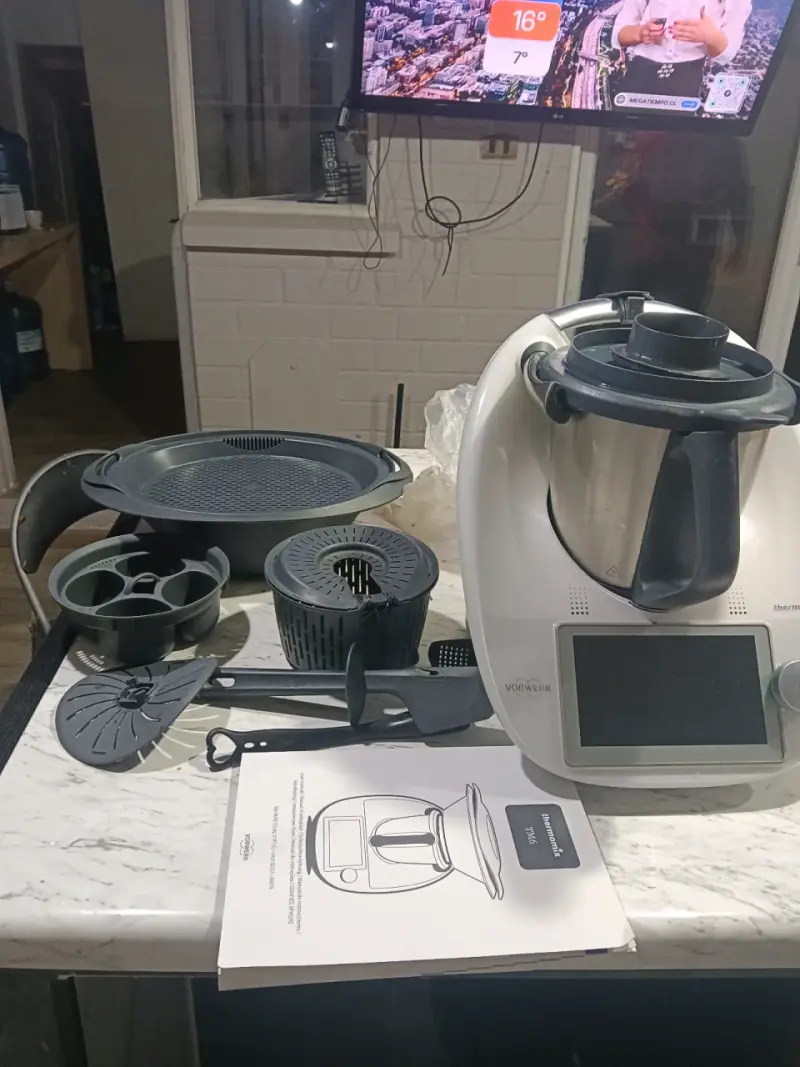 Robot de cocina Thermomix TM6 con accesorios - 3