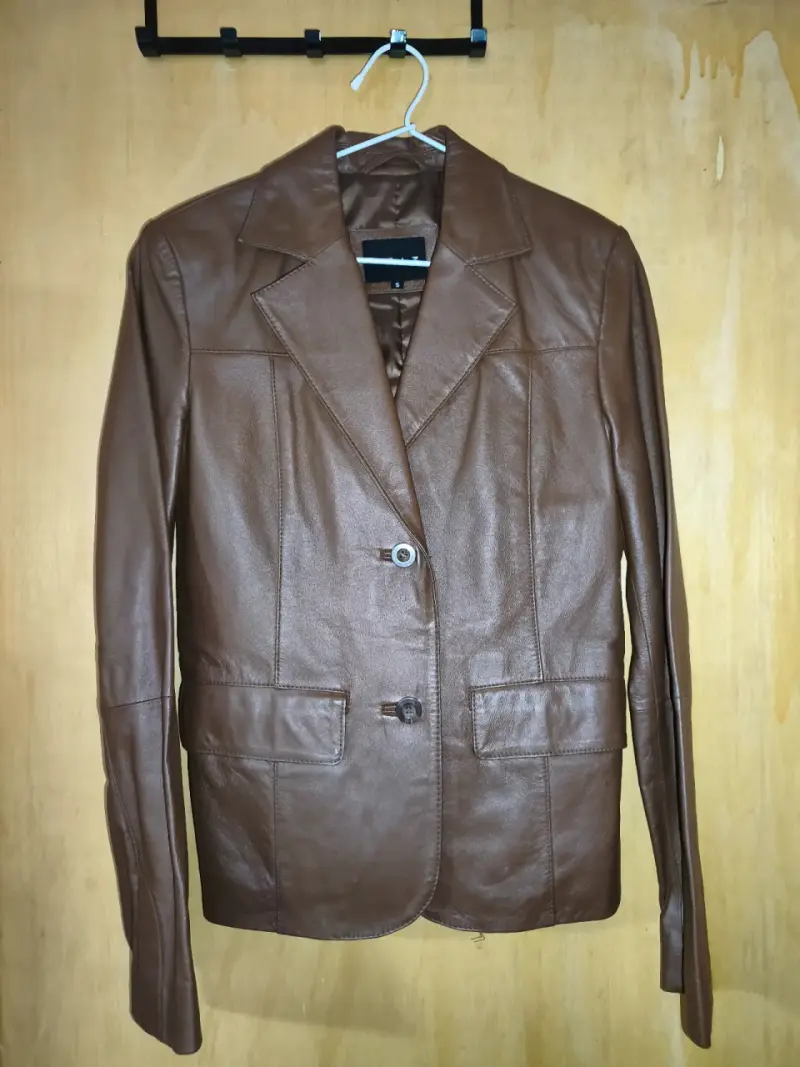 Chaqueta de cuero marrón para mujer - 1