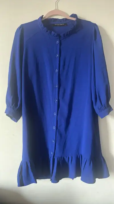 Vestido azul con volantes y botones - miniatura 1