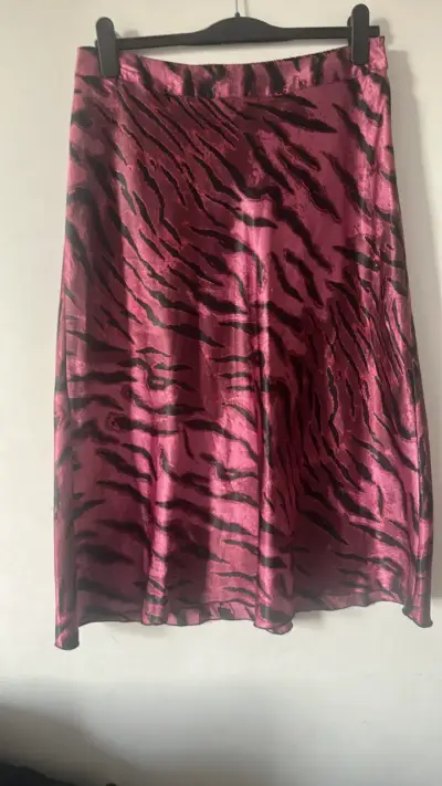 Falda midi animal print rosa y negro - miniatura 1