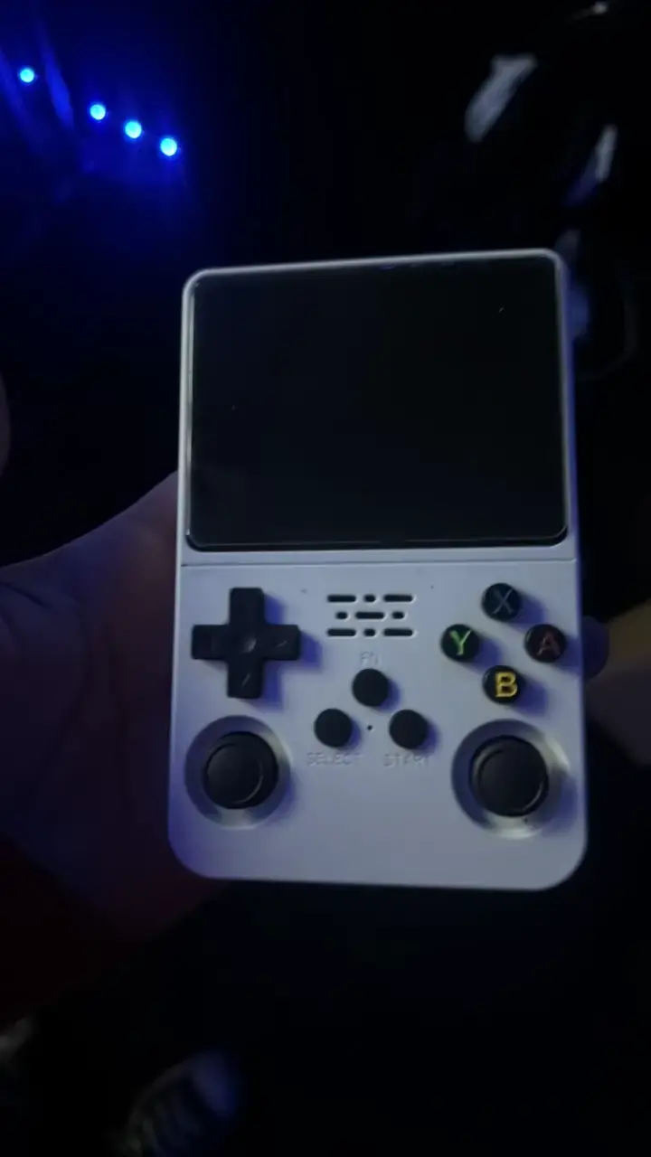 Consola portátil de juegos R36S con pantalla HD - 3