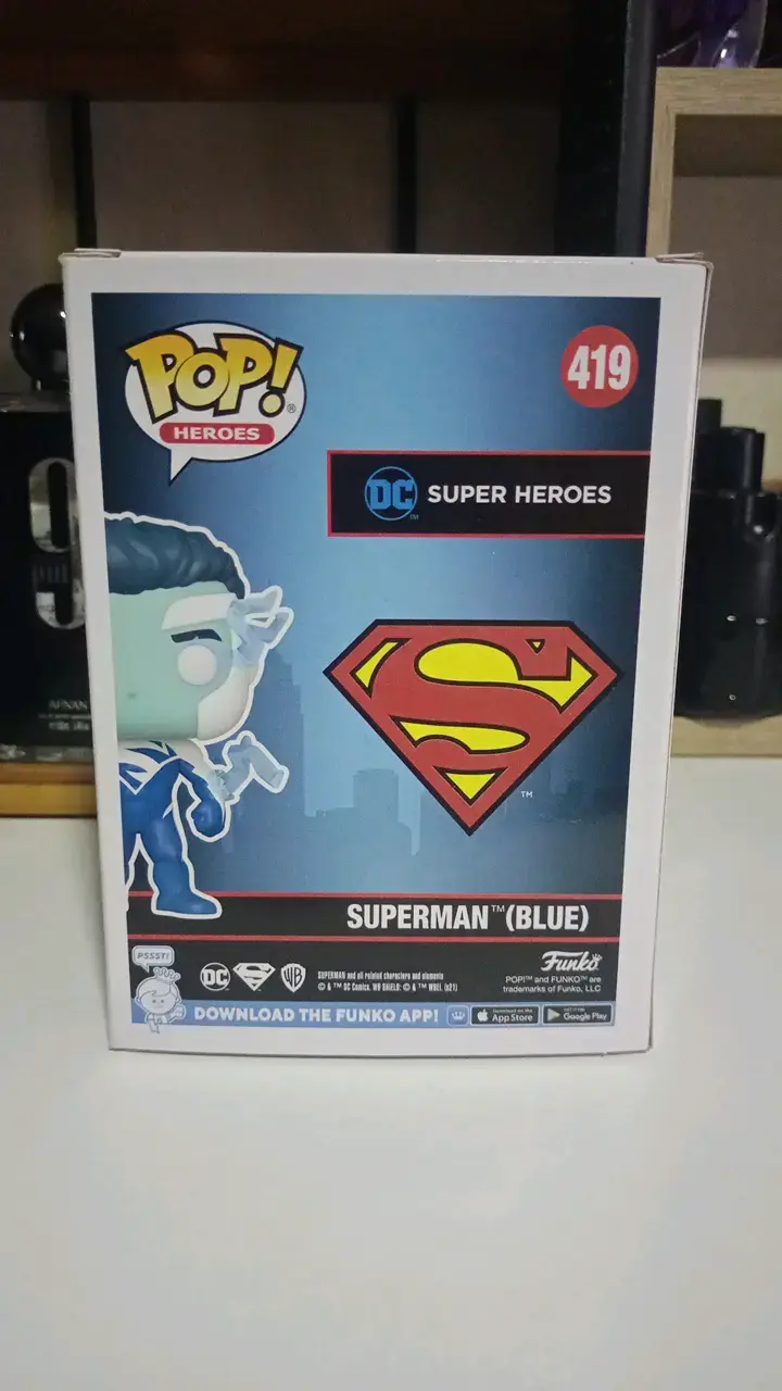 Funko Pop Superman Blue Edición Limitada - 3