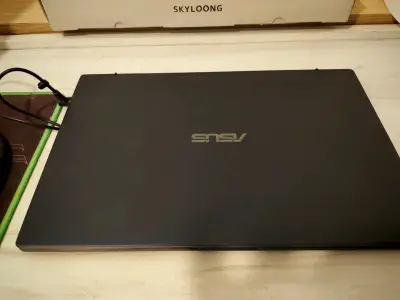 Laptop ASUS ExpertBook con múltiples puertos - miniatura 1