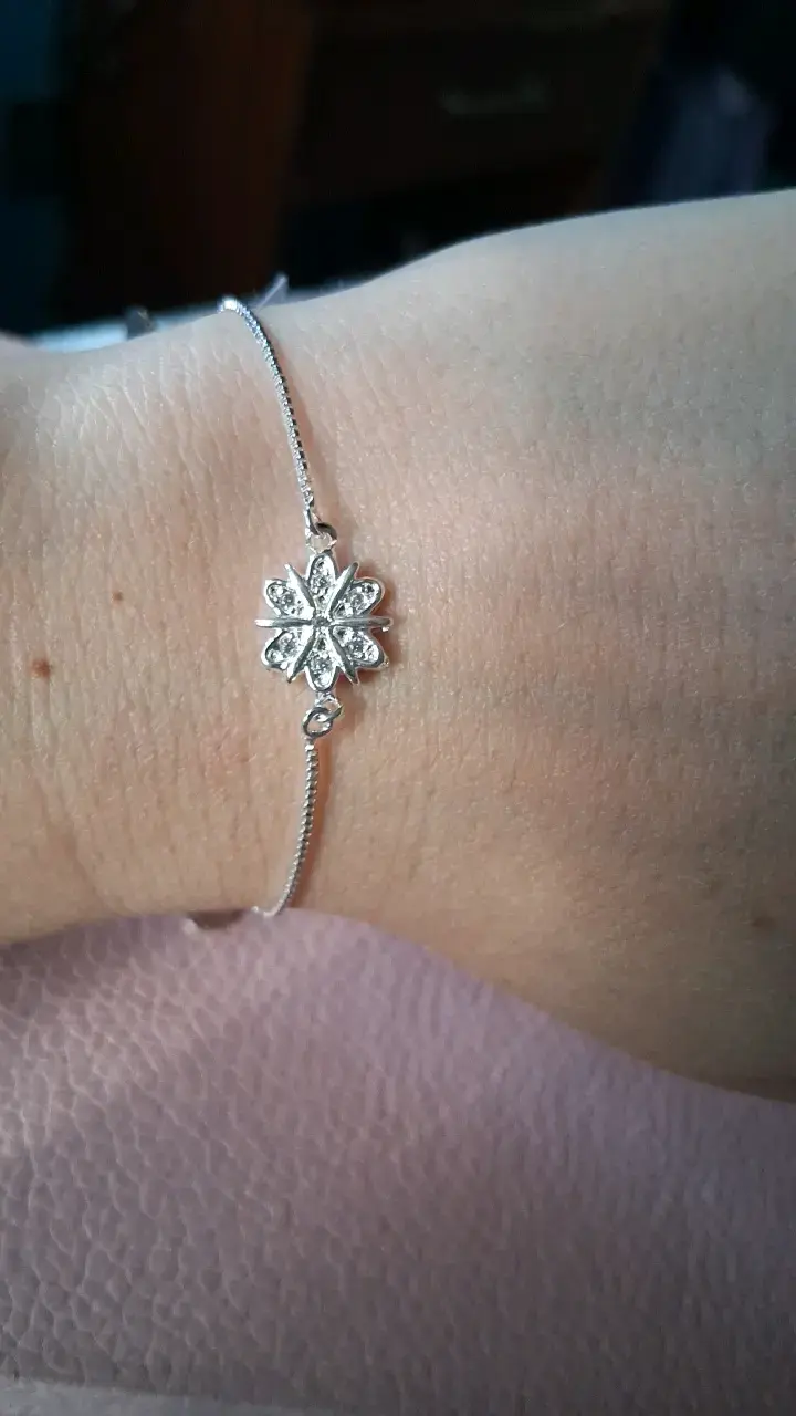 Pulsera de plata con dije de flor brillante - 1