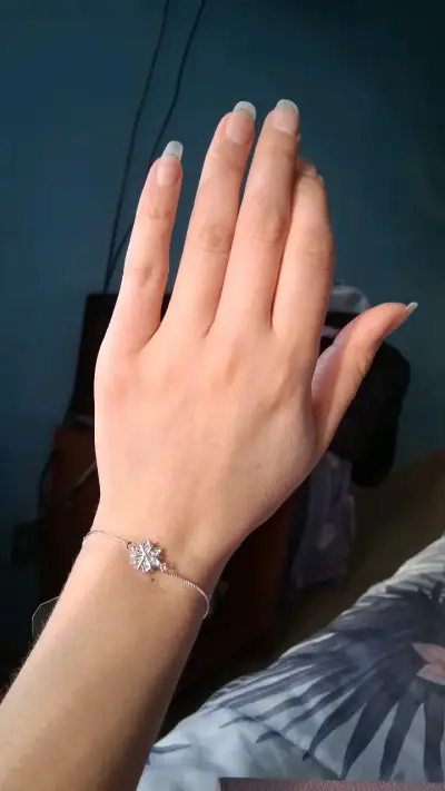Pulsera de plata con dije de flor brillante - miniatura 2