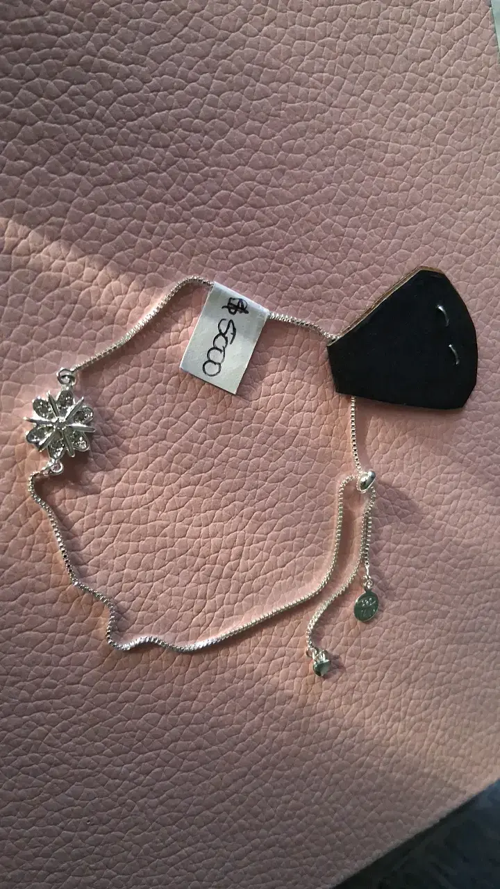Pulsera de plata con dije de flor brillante - 3
