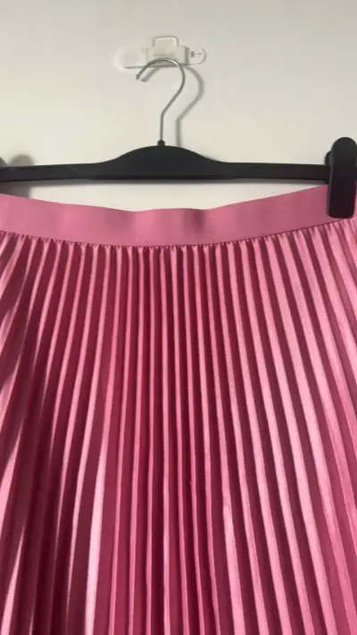 Falda plisada rosa elegante - miniatura 3