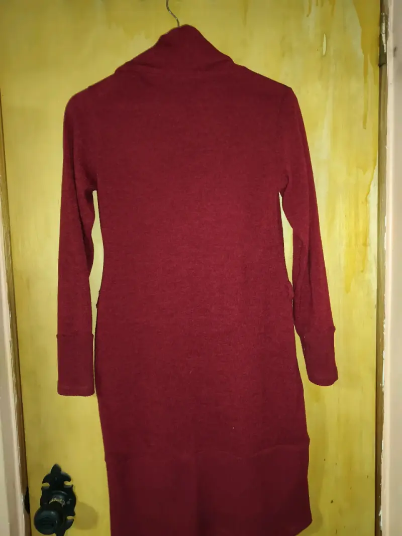 Vestido de lana rojo con cuello alto - 2