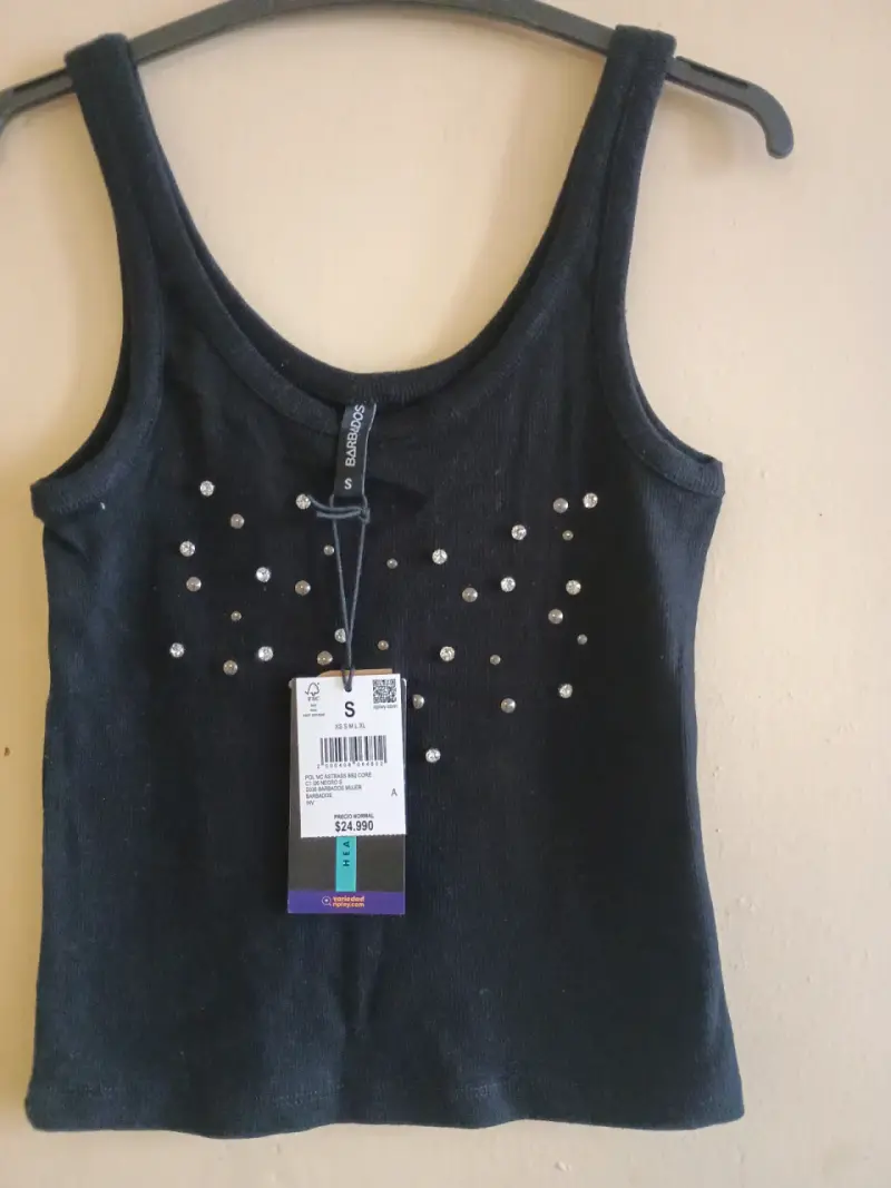 Polera negra con detalles brillantes Barbados