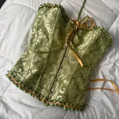 Corset verde con diseño floral elegante - miniatura 2