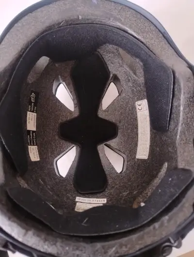 Casco de ciclismo/skate  Fox negro con ventilación - miniatura 4