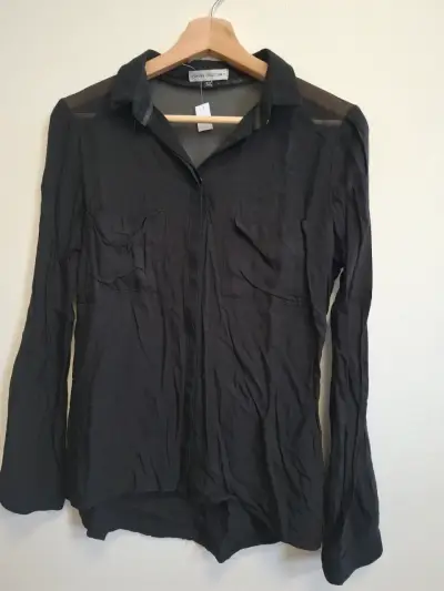 Blusa negra de gasa para mujer - miniatura 2