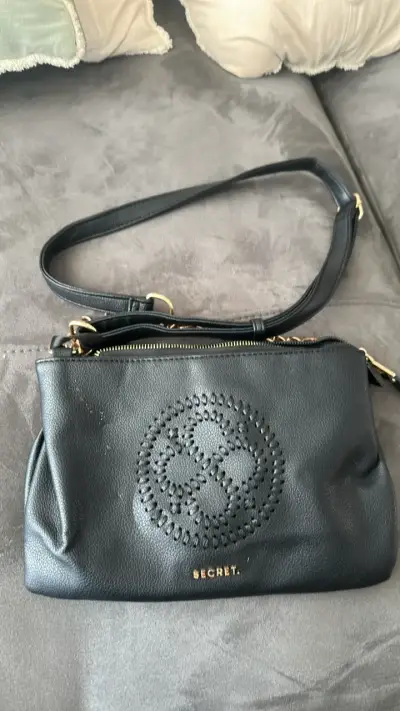 Cartera negra de cuero con diseño bordado - miniatura 1