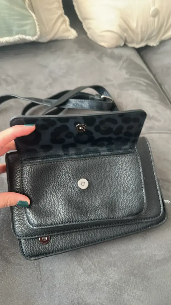 Cartera negra con diseño animal print - 2