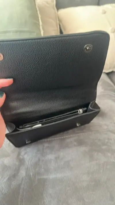Cartera negra con diseño animal print - miniatura 3