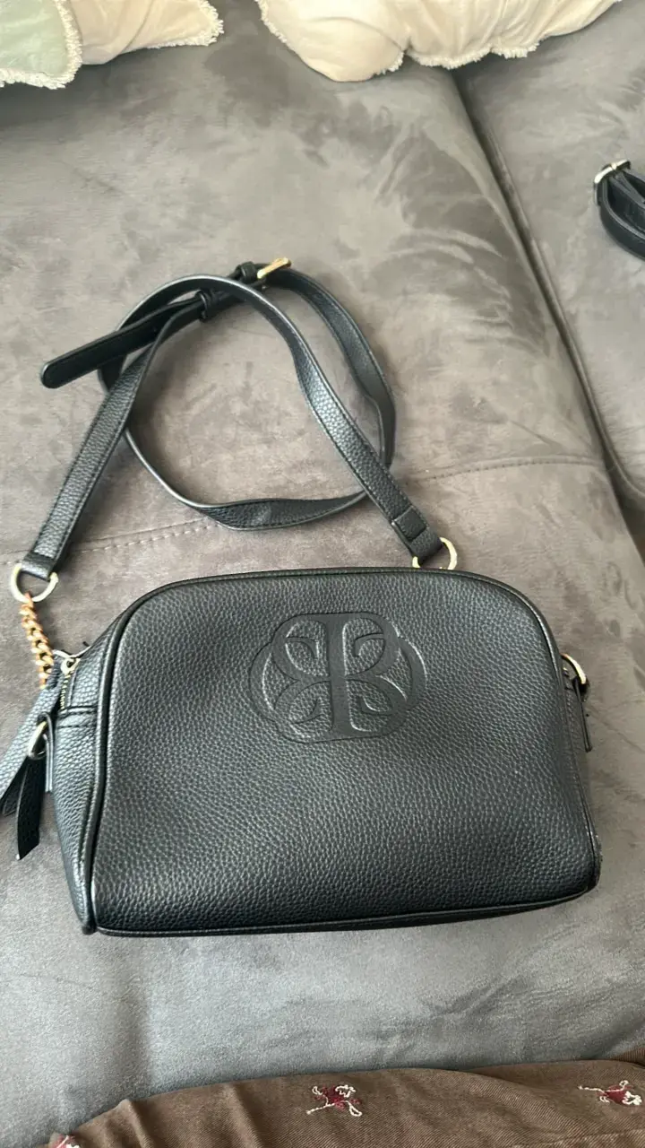Cartera negra de cuero con correa ajustable - 1