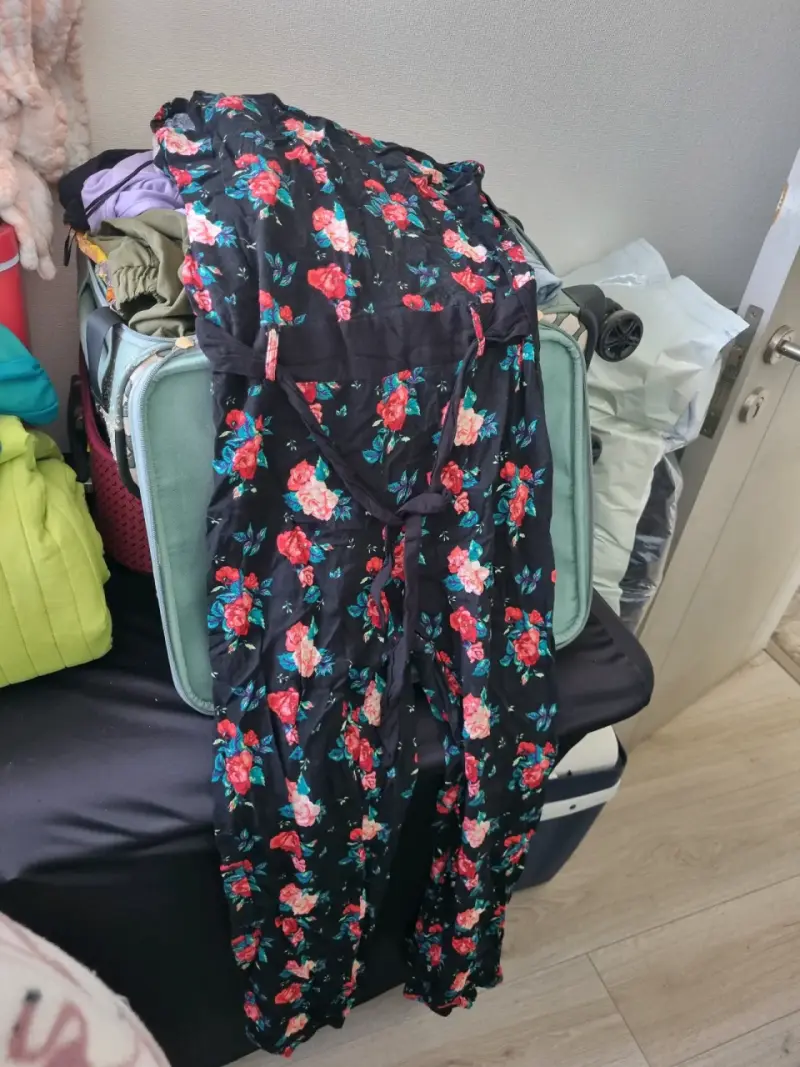 Enterito floral negro con rosas
