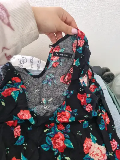 Enterito floral negro con rosas - miniatura 2