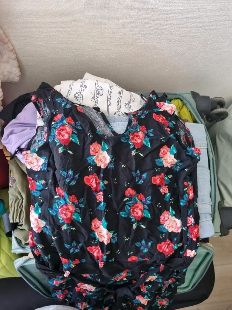 Enterito floral negro con rosas - 3