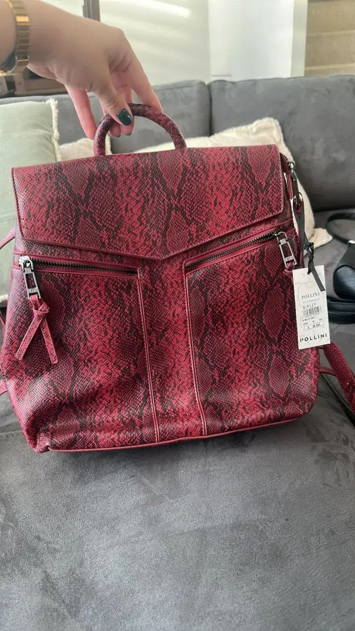 Mochila de cuero sintético roja con diseño de serpiente - 1