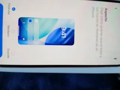 iPhone 15 con cargador en buen estado - miniatura 4