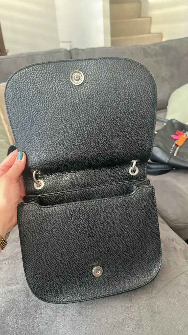 Cartera negra con tachas metálicas - 3