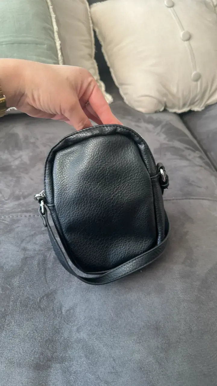 Bolso bandolera negro de cuero sintético - 3