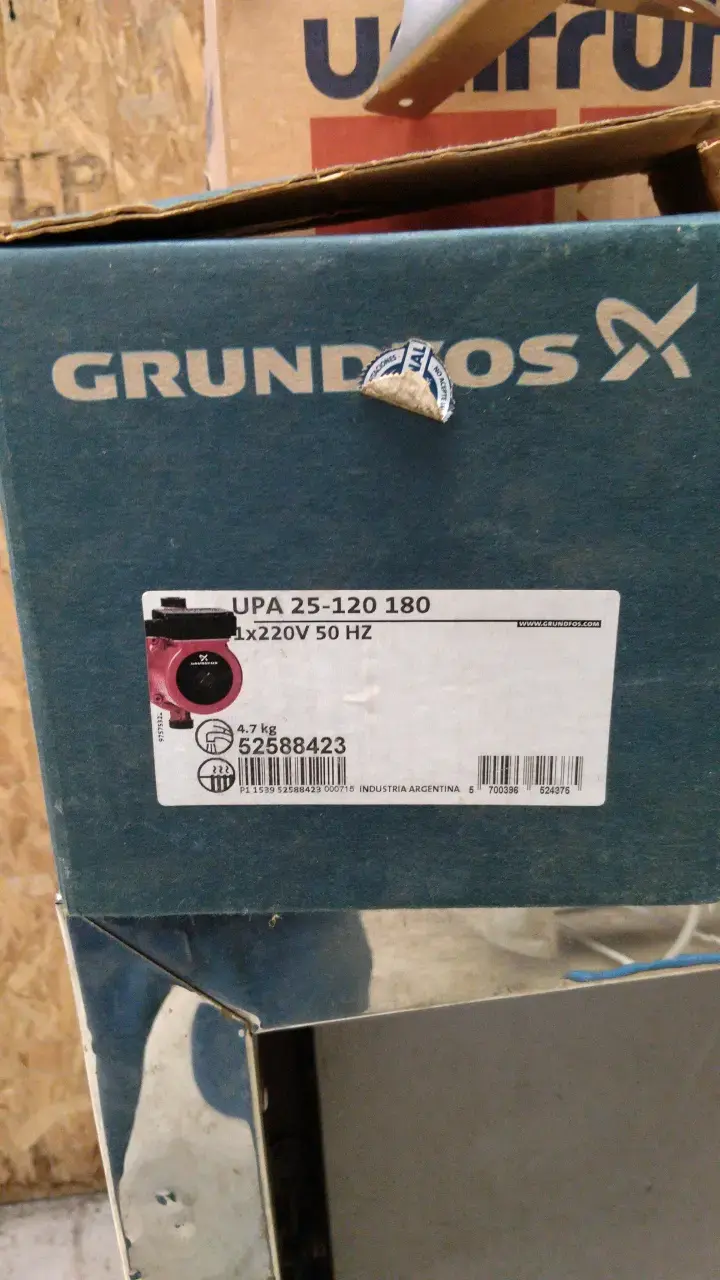 Bomba de agua Grundfos UPA 25-120 180 - 3