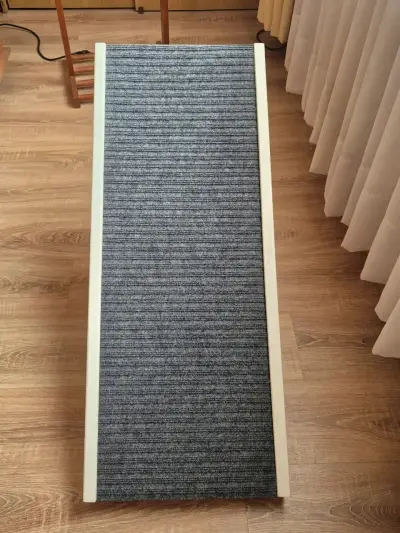 Rampa para mascotas con alfombra antidesl - miniatura 1