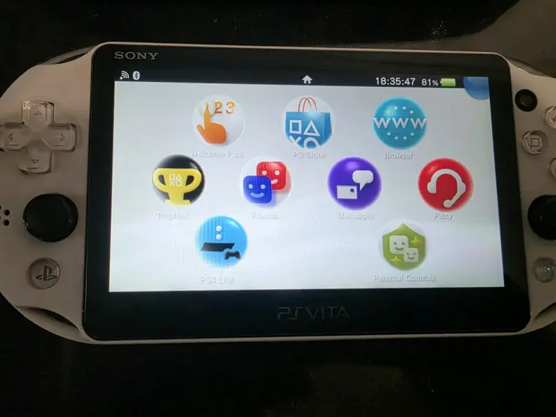 PS Vita Slim blanca excelente estado, con sd 128gb - 2