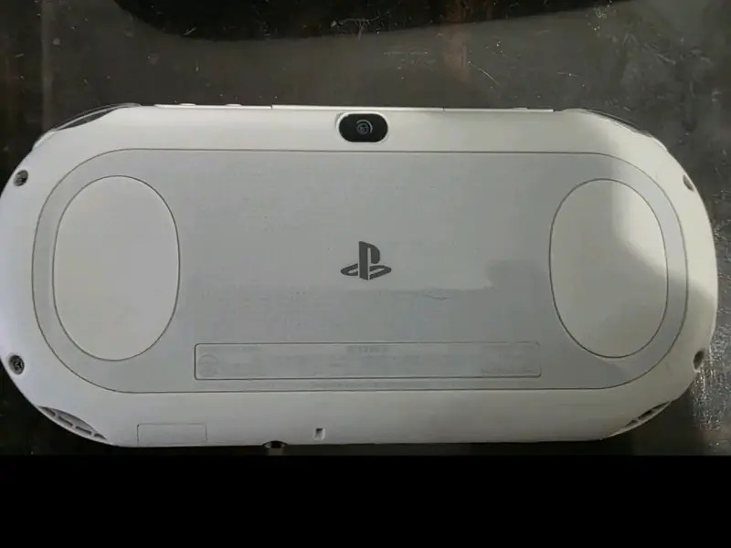PS Vita Slim blanca excelente estado, con sd 128gb - 4