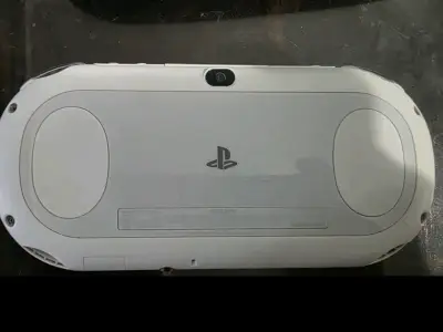 PS Vita Slim blanca excelente estado, con sd 128gb - miniatura 4