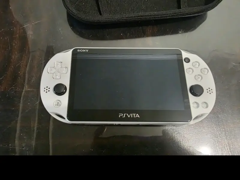 PS Vita Slim blanca excelente estado, con sd 128gb - 5