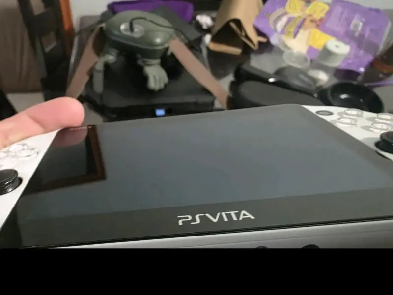 PS Vita Slim blanca excelente estado, con sd 128gb - 6