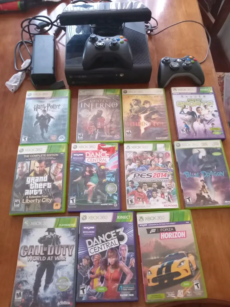 Consola Xbox 360 con juegos y accesorios