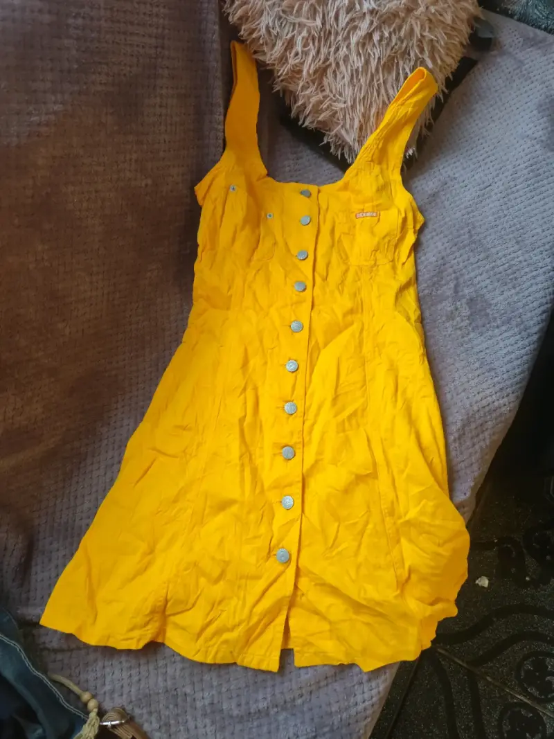 Vestido amarillo con botones Dickies