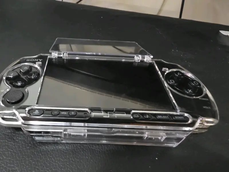 Consola PSP excelente estado + 3 juegos Metal Gear - 2