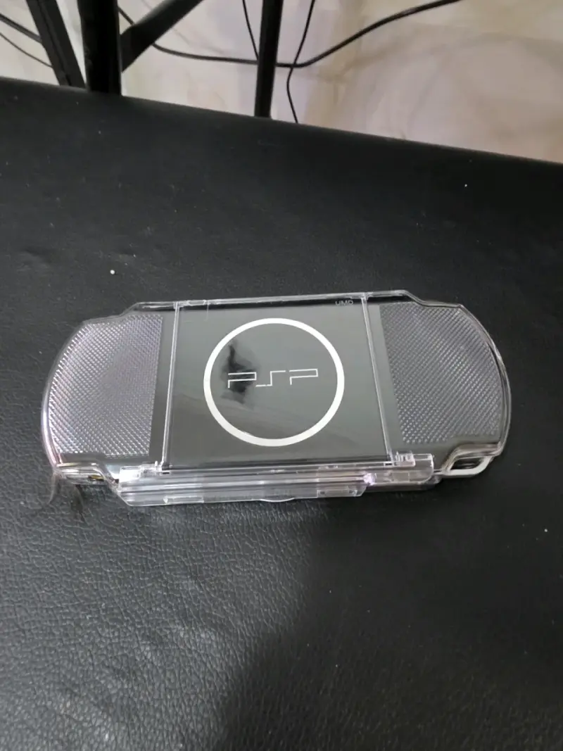 Consola PSP excelente estado + 3 juegos Metal Gear - 3