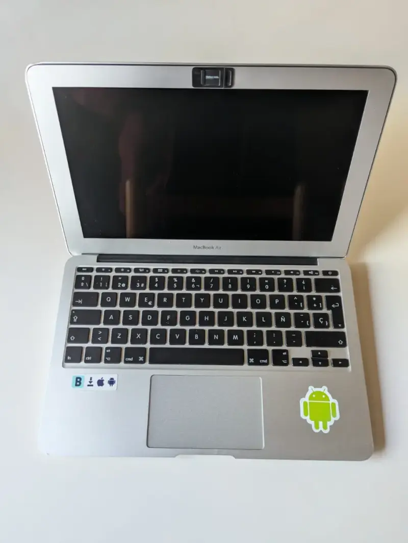 Laptop MacBook Air Pantalla 11", liviano 900 grm - 1