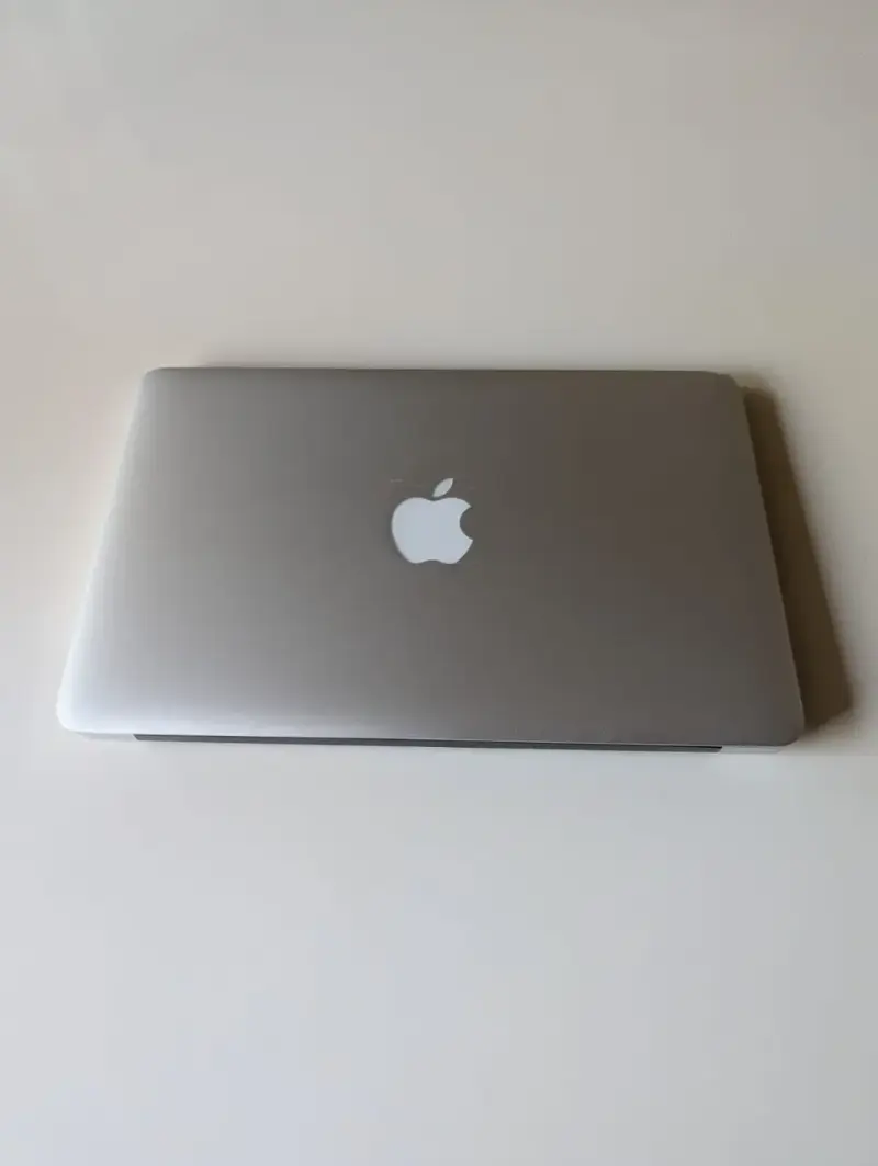 Laptop MacBook Air Pantalla 11", liviano 900 grm - 2