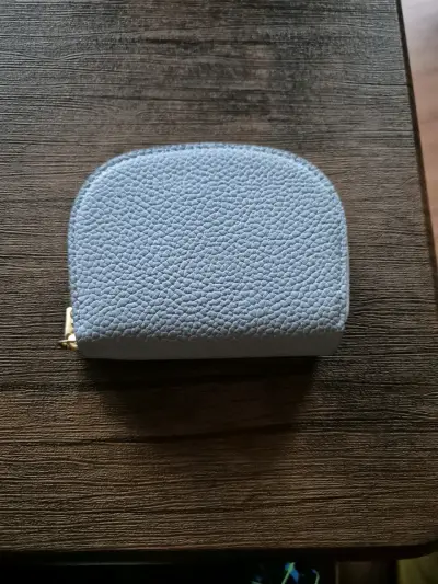 Estuche de cuero celeste para tarjetas - miniatura 1