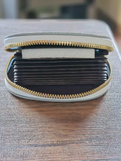 Estuche de cuero celeste para tarjetas - miniatura 2