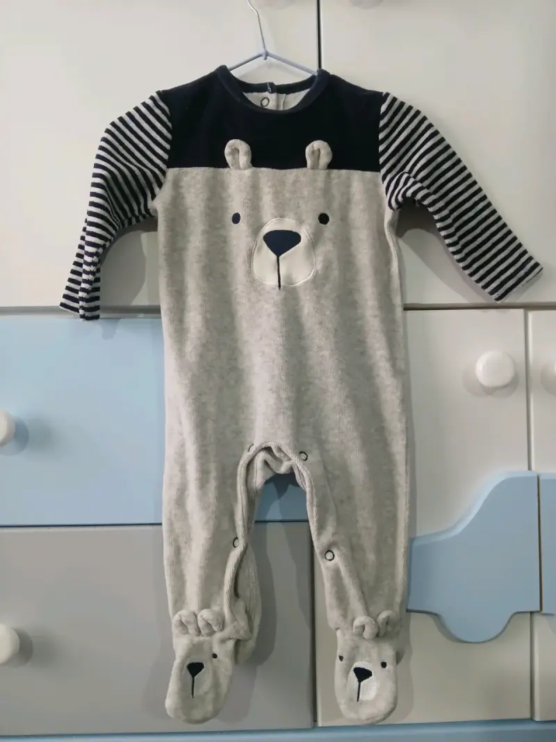 Enterito de bebé con diseño de oso
