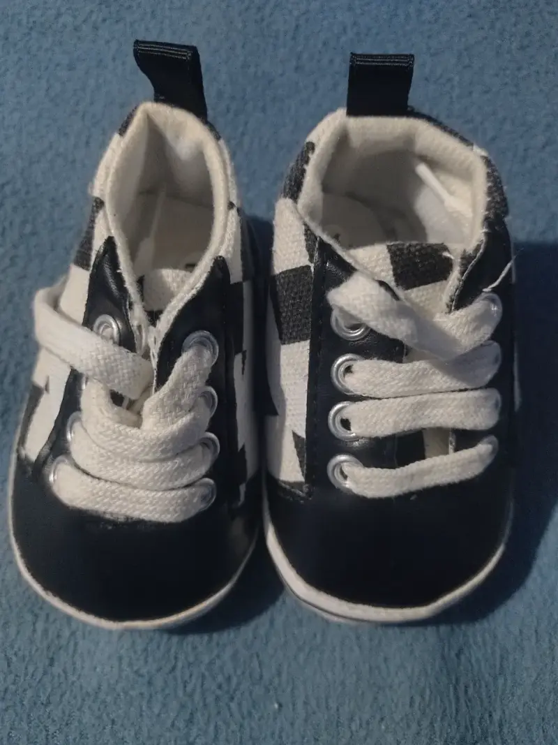 Zapatos de bebé variados en buen estado - 1