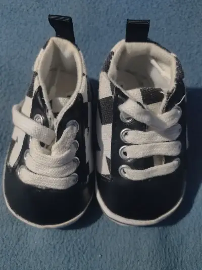 Zapatos de bebé variados en buen estado - miniatura 1