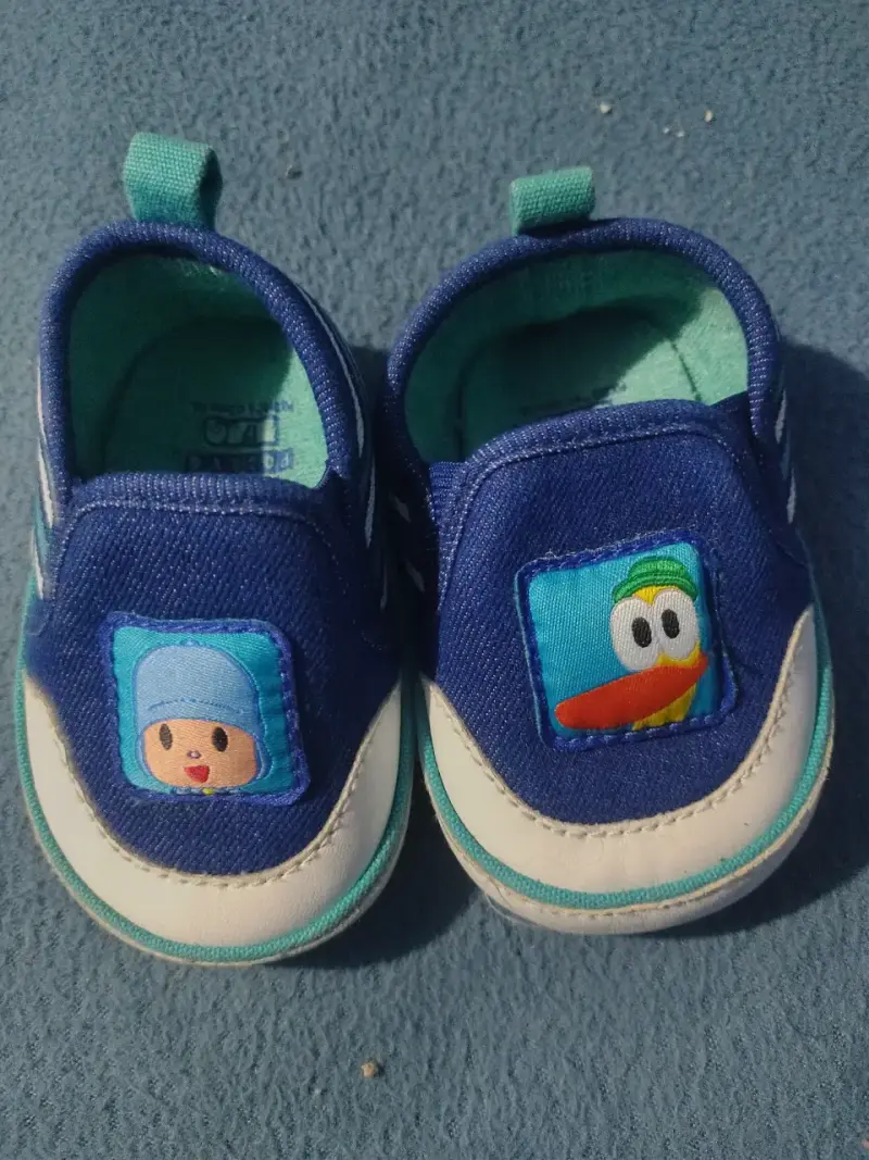 Zapatos de bebé variados en buen estado - 2