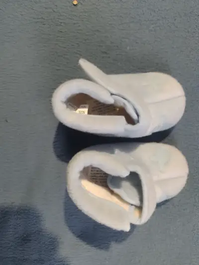 Zapatos de bebé variados en buen estado - miniatura 3