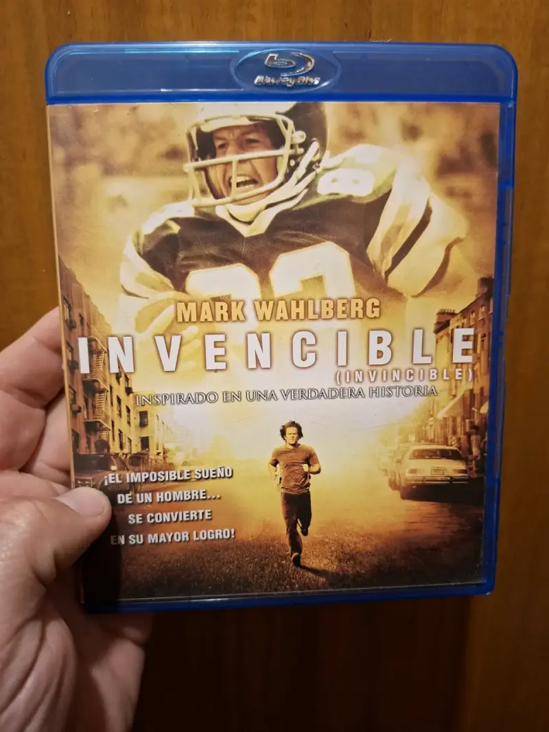 Blu-ray de la película Invencible con Mark Wahlberg - 1