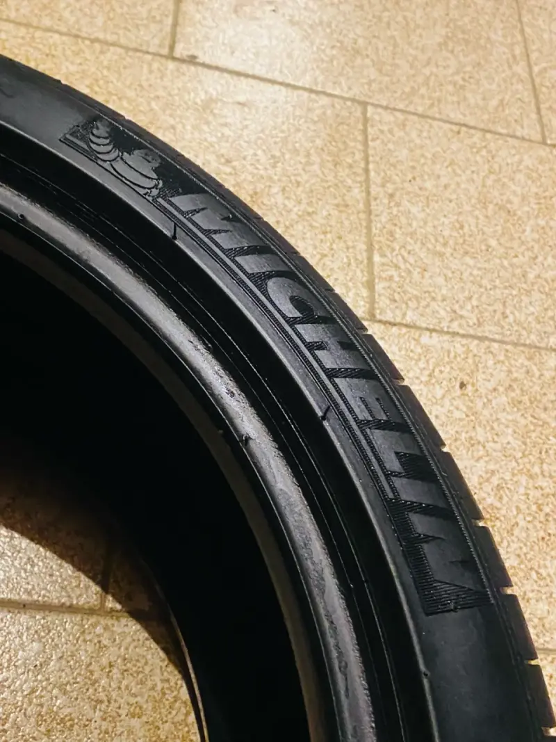 Neumático Michelin pilotexalto 245/45 R18 usado - 1