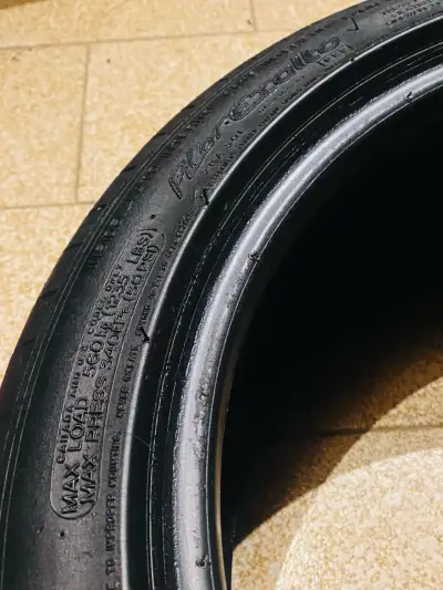 Neumático Michelin pilotexalto 245/45 R18 usado - miniatura 2